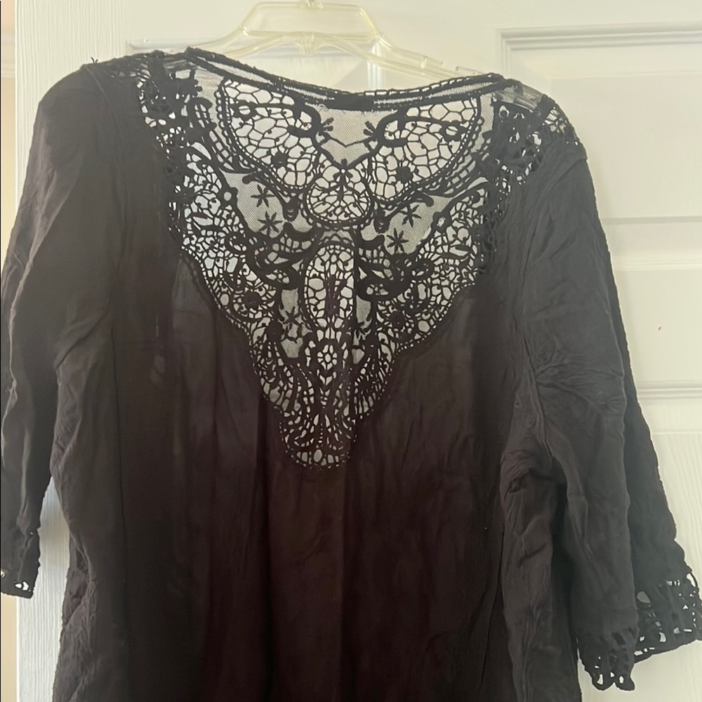 Elegant Black Lace Women's coverup - Picture 6 of 6